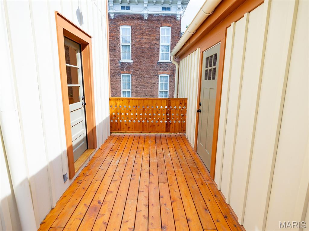 221 N 6th