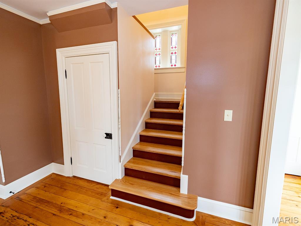 221 N 6th