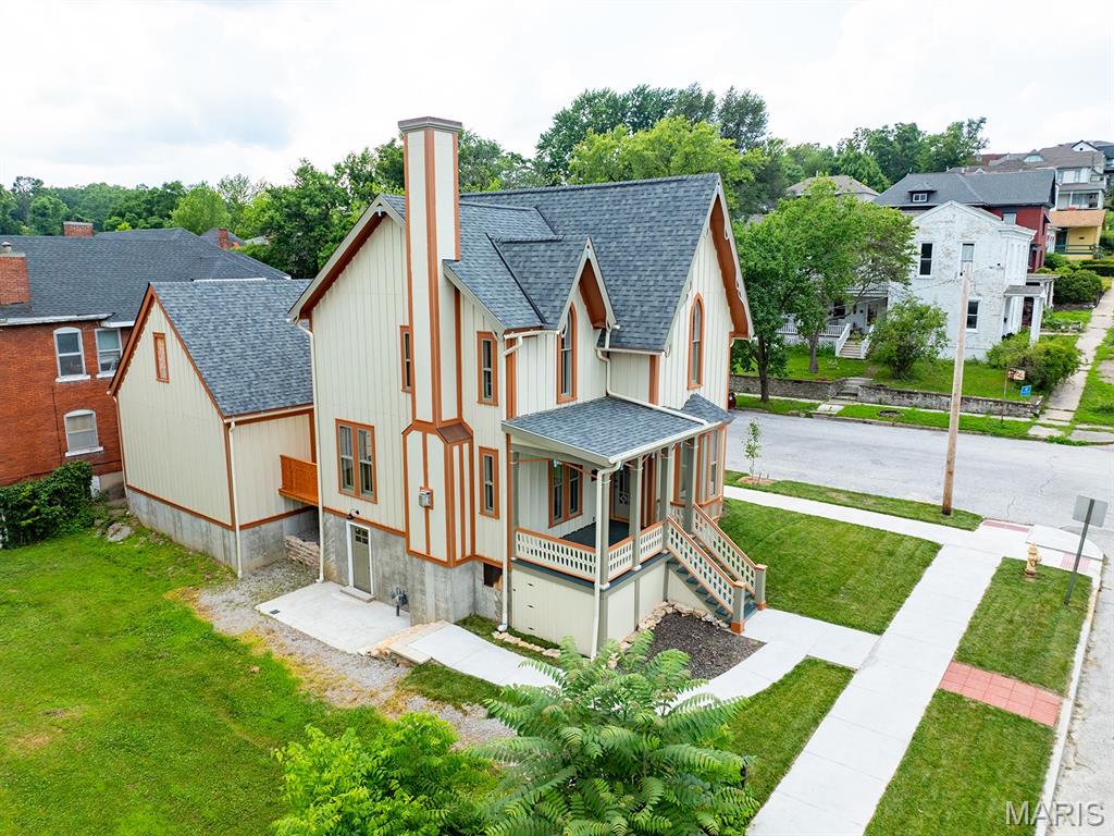 221 N 6th