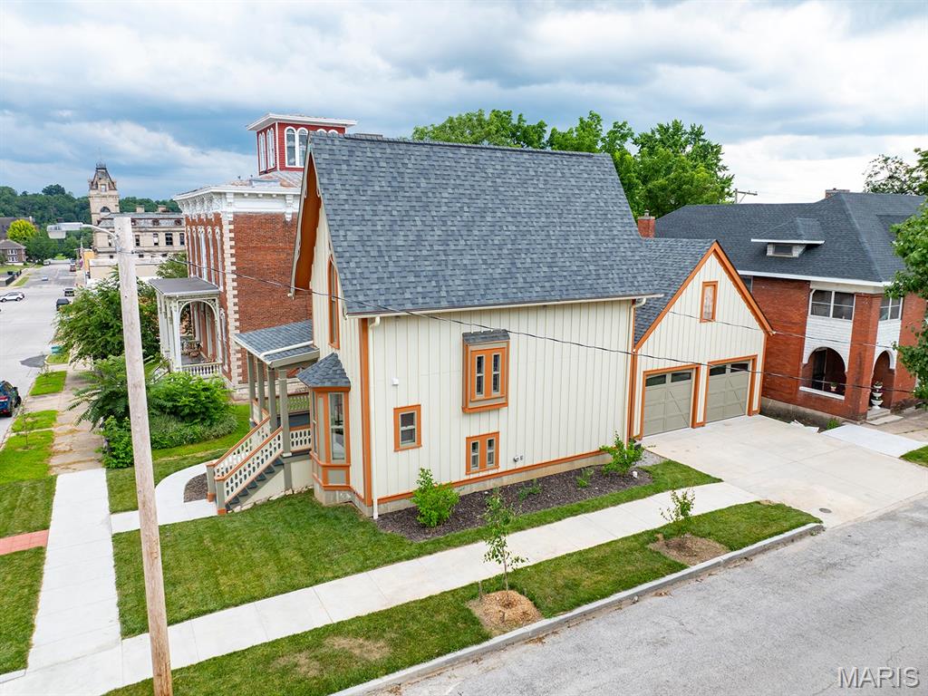 221 N 6th
