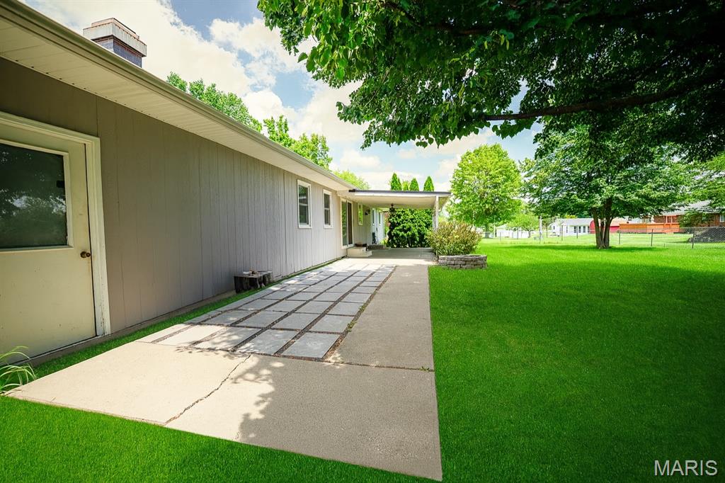 1008 W Saint Johns Street