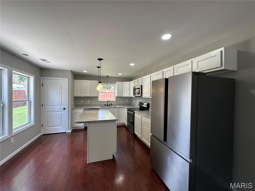 403 E Wells