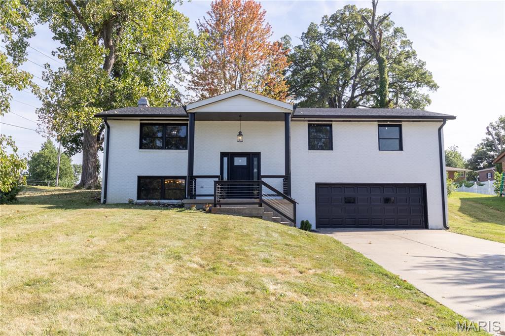 7 Coachlight Drive
