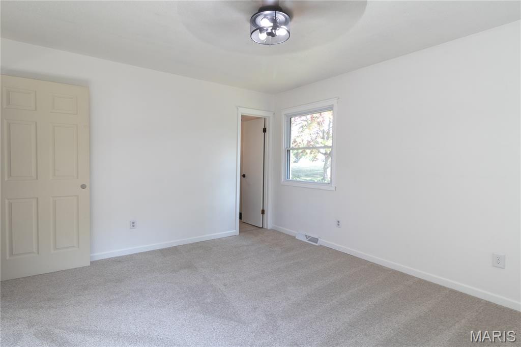 7 Coachlight Drive