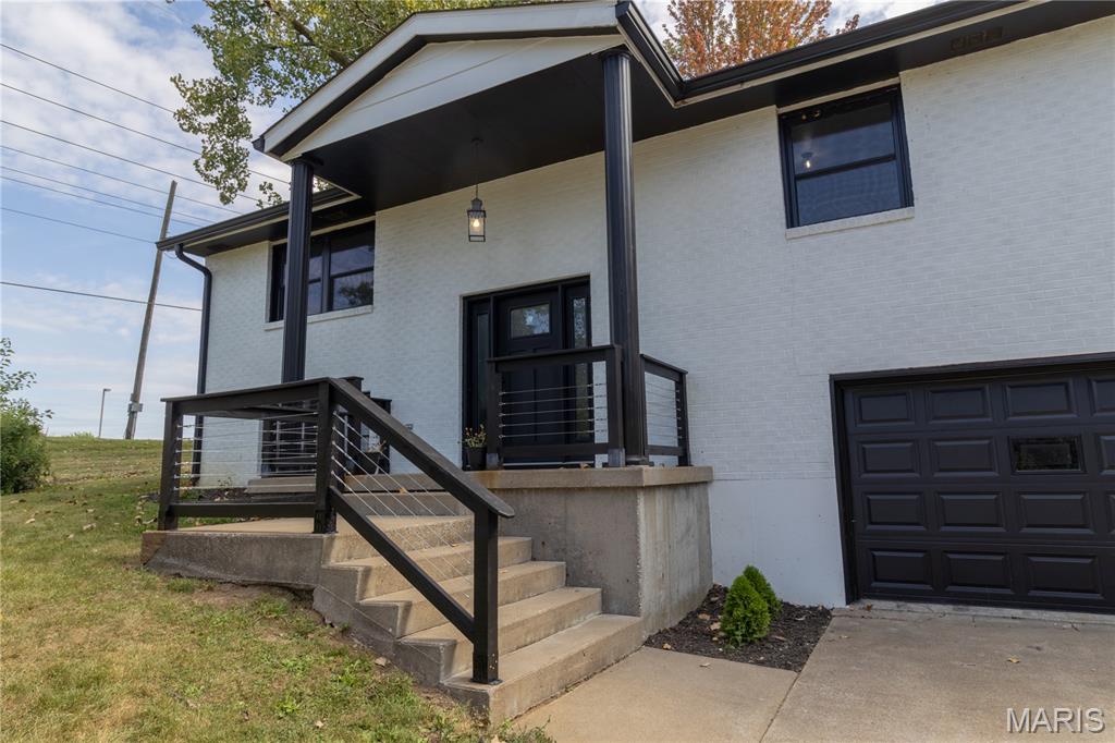 7 Coachlight Drive