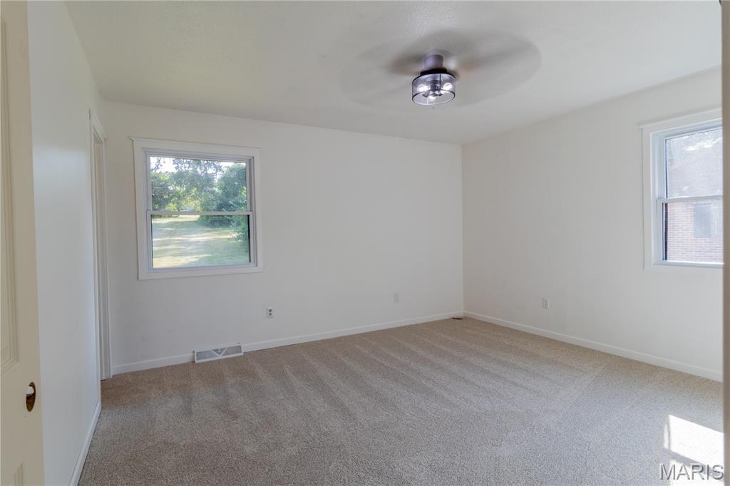 7 Coachlight Drive
