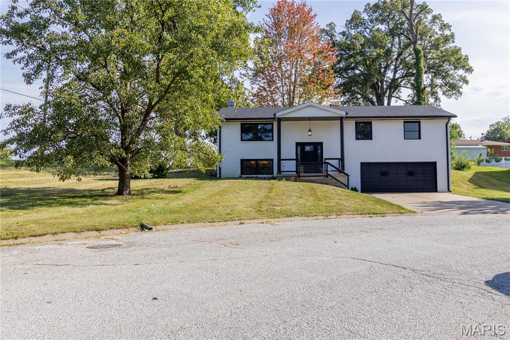 7 Coachlight Drive