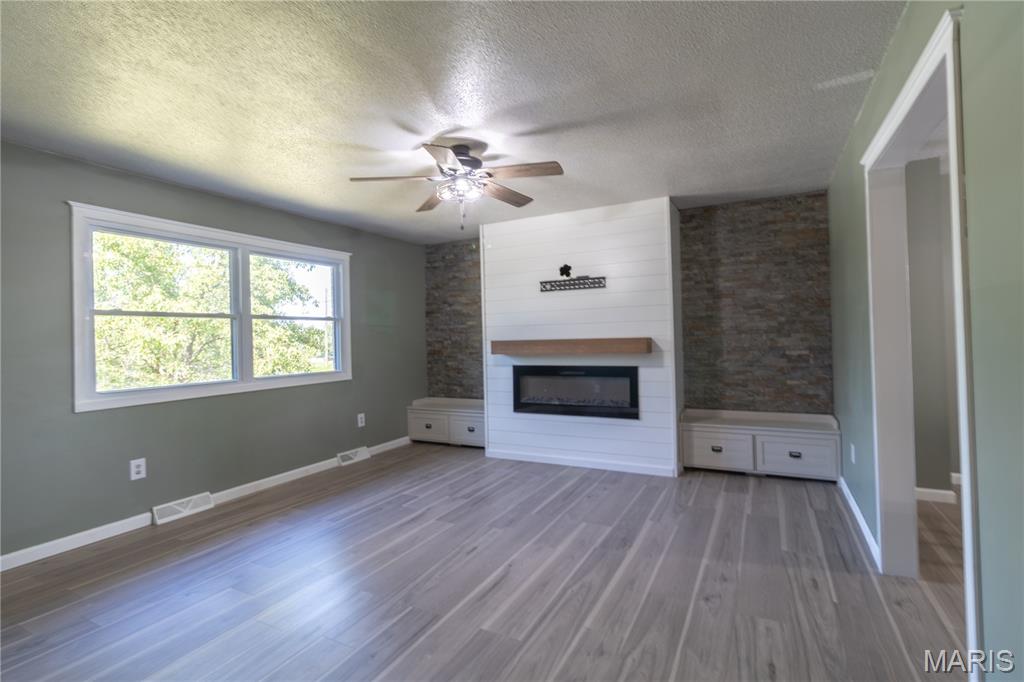 7 Coachlight Drive