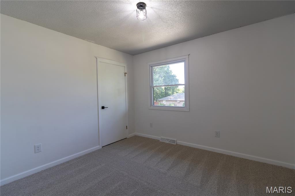 7 Coachlight Drive