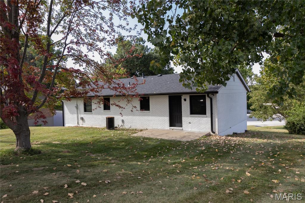 7 Coachlight Drive