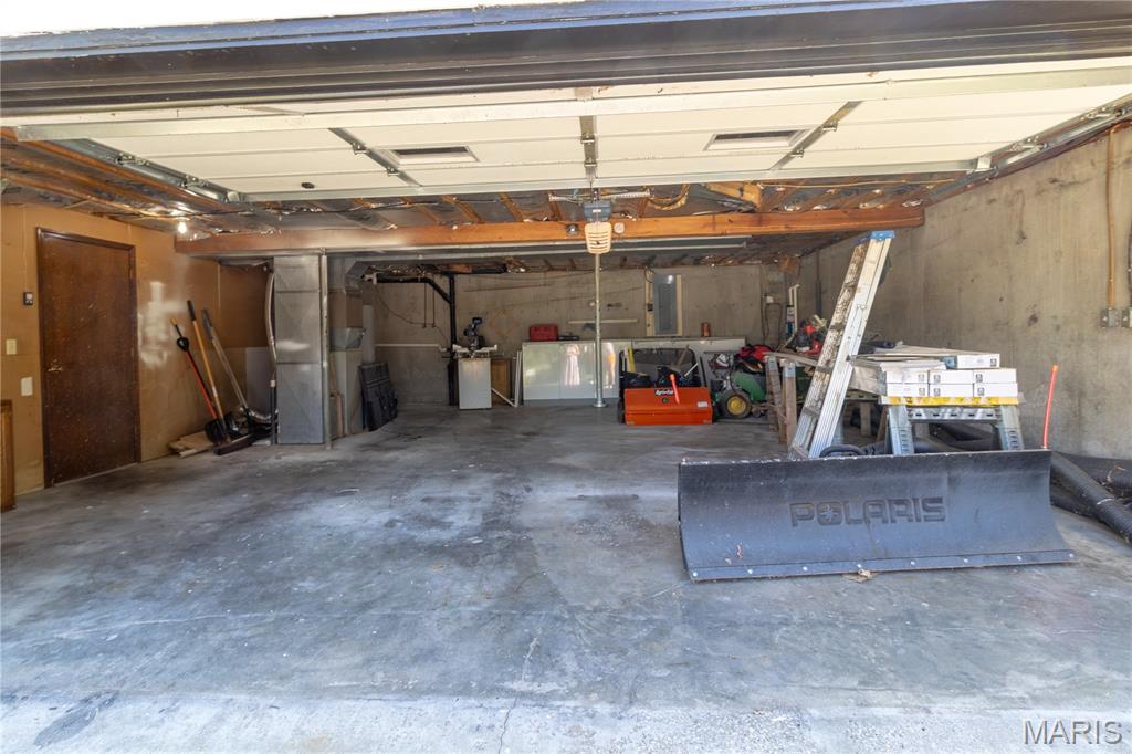 7 Coachlight Drive