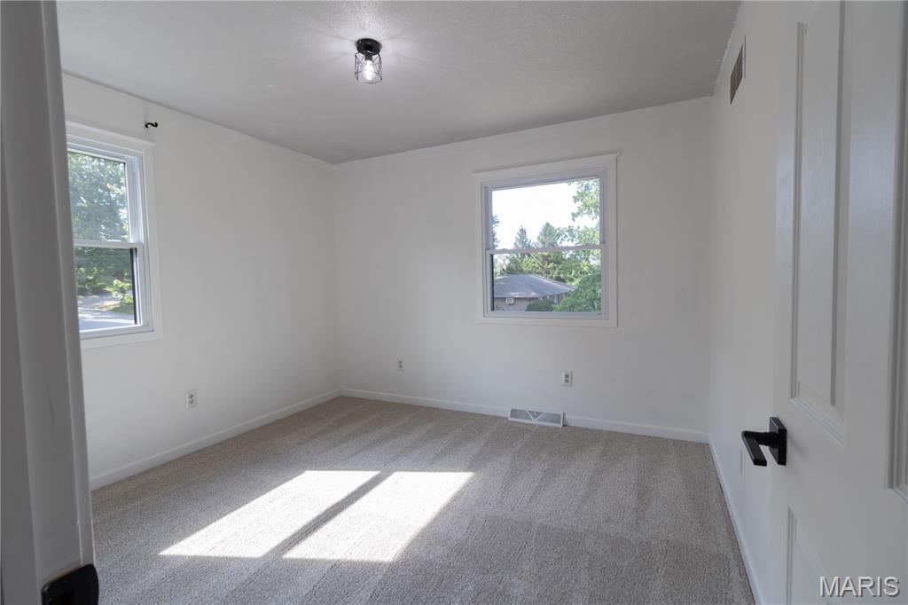 7 Coachlight Drive