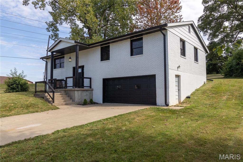 7 Coachlight Drive