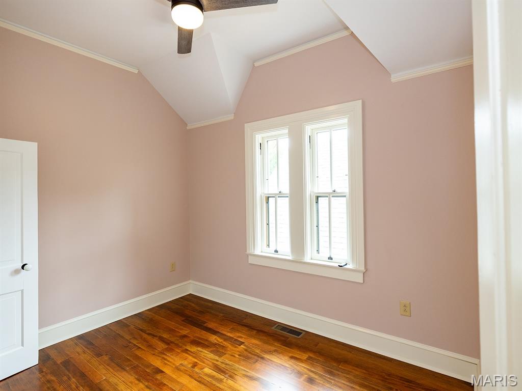 221 N 6th