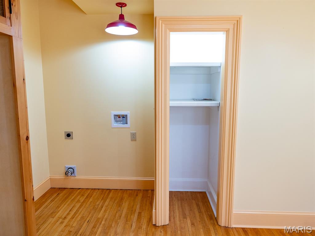221 N 6th