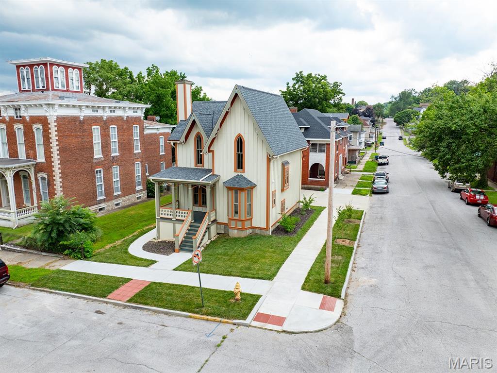 221 N 6th