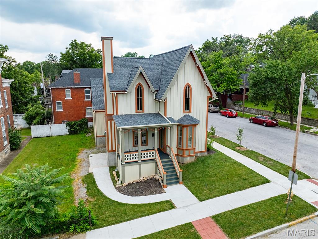221 N 6th