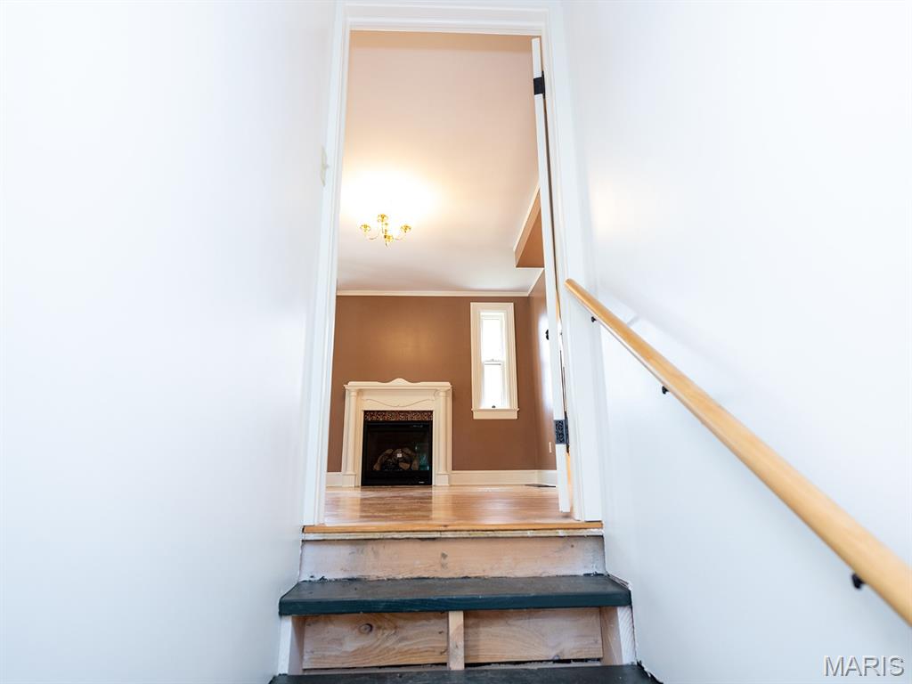 221 N 6th