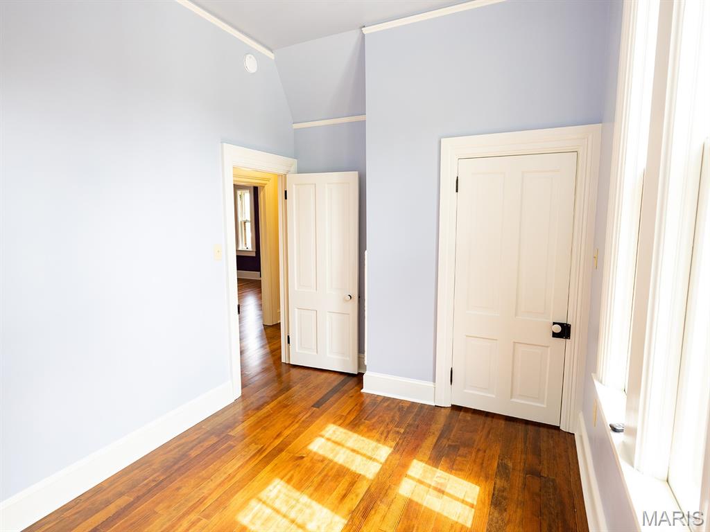 221 N 6th