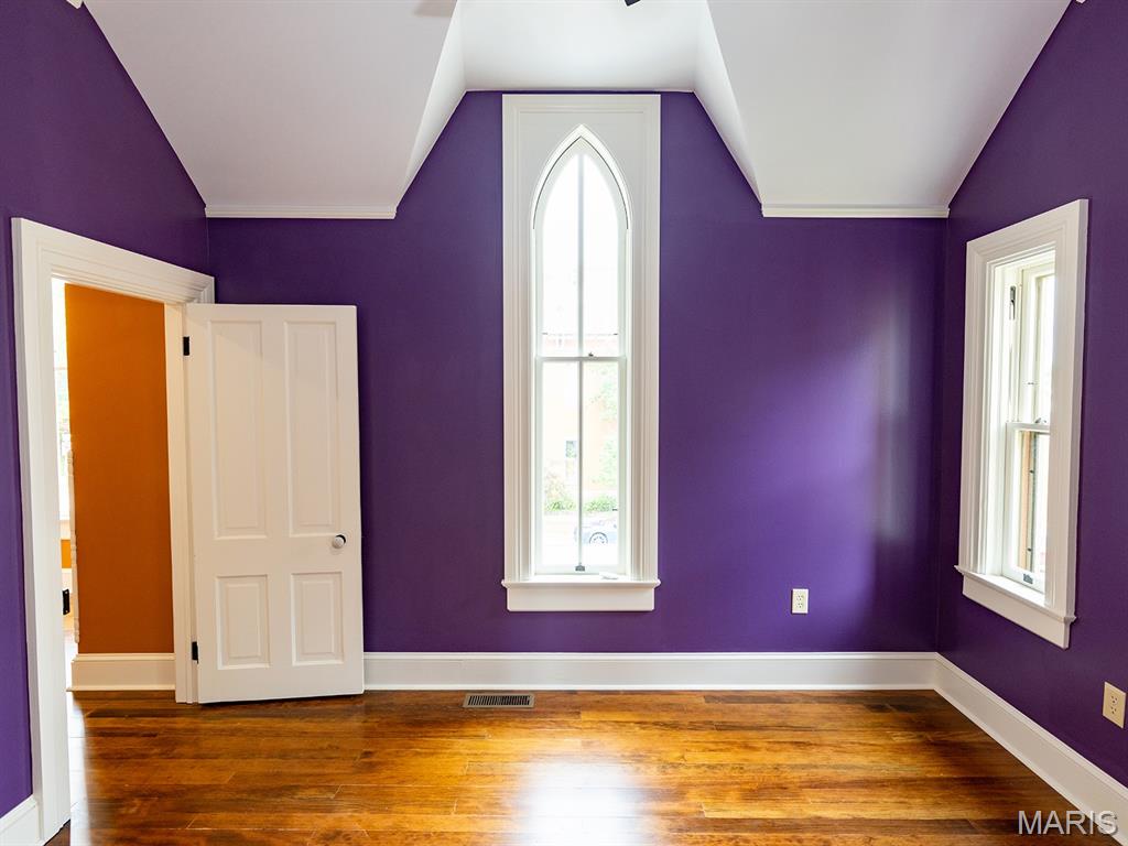 221 N 6th