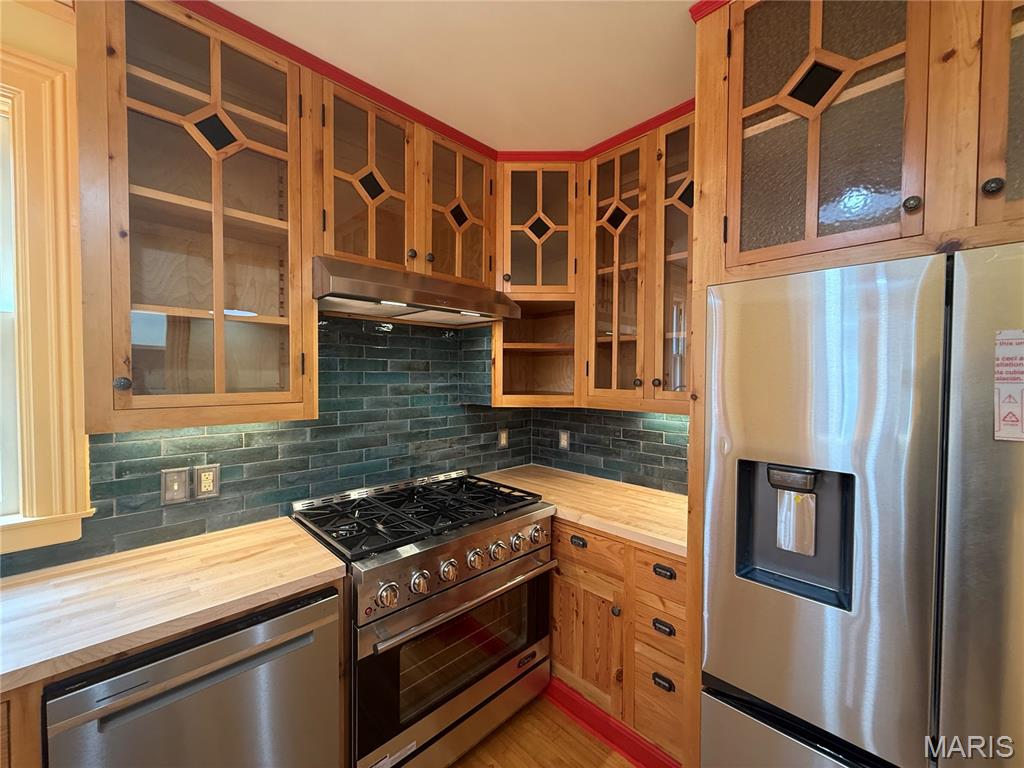 221 N 6th