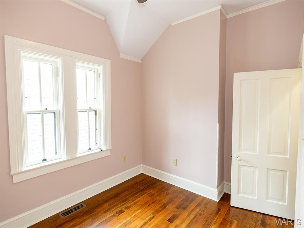 221 N 6th
