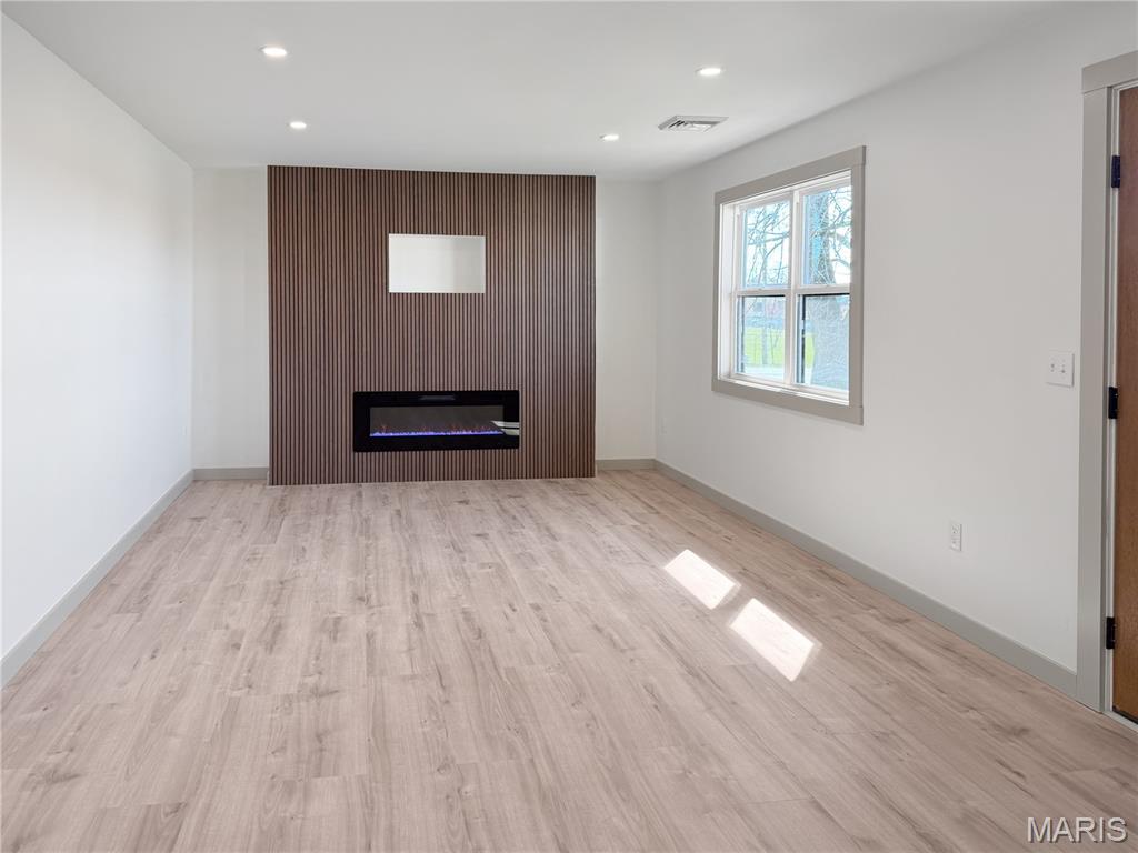 905 W Maple Street