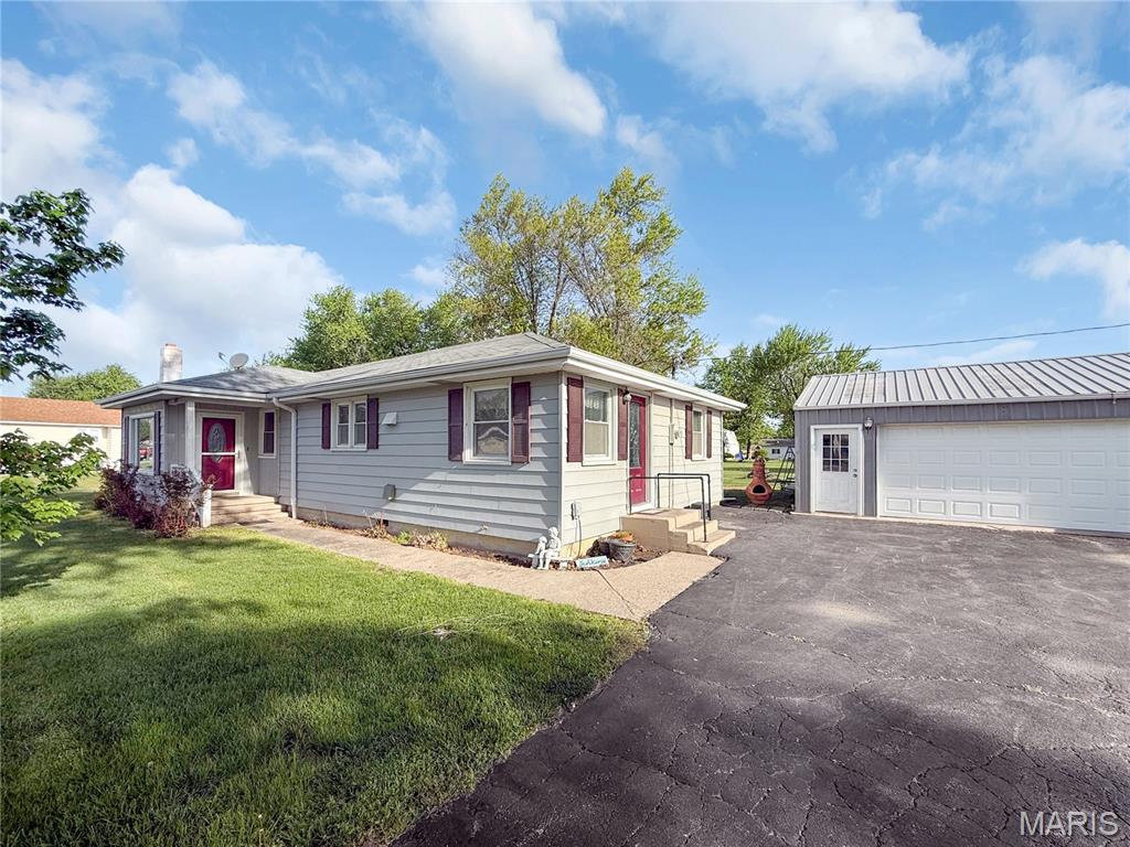 403 E Hawkins