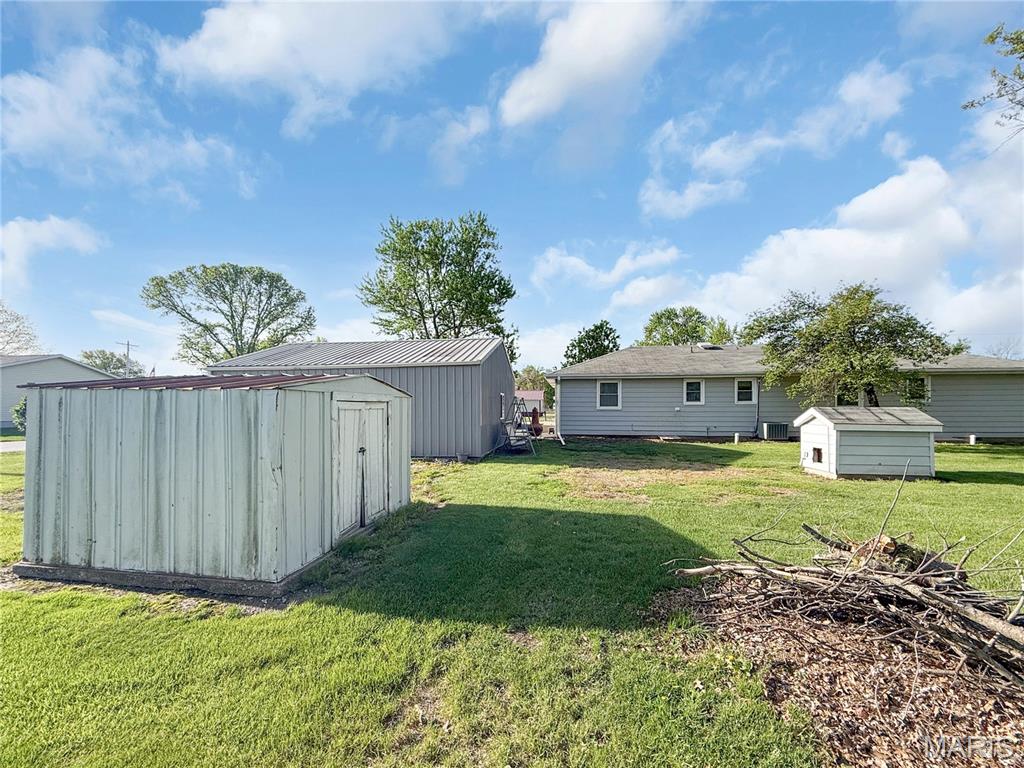 403 E Hawkins