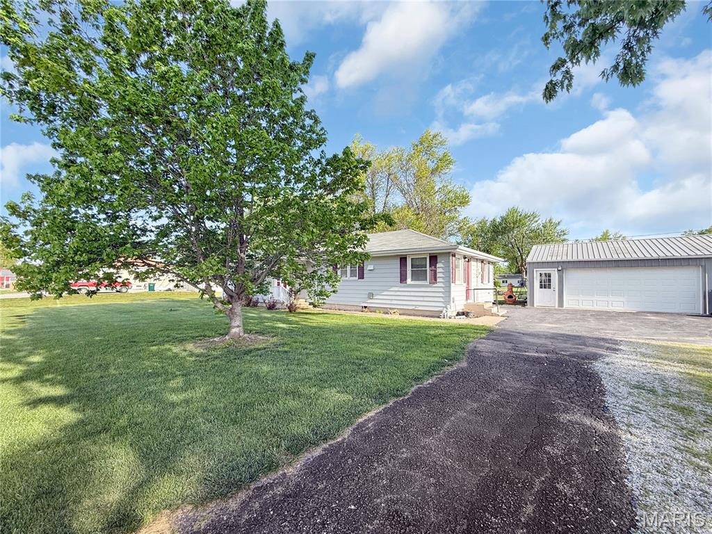 403 E Hawkins
