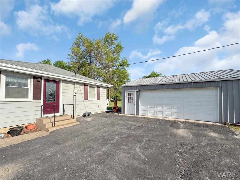 403 E Hawkins