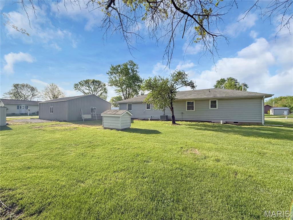 403 E Hawkins
