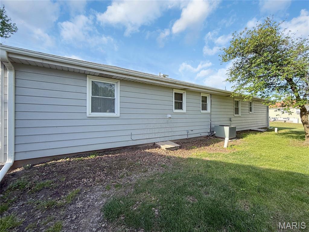 403 E Hawkins