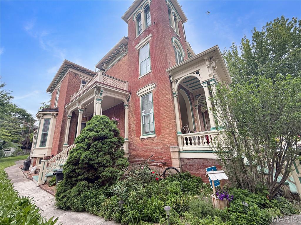 221 N Fifth Street