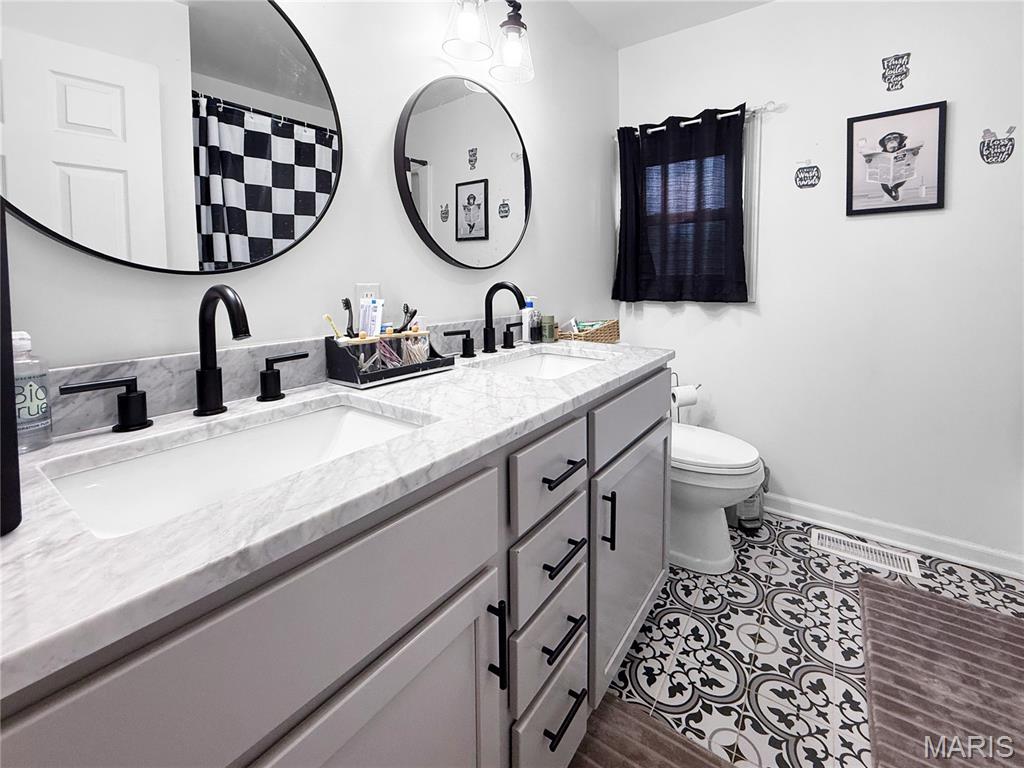 2713 Laclede
