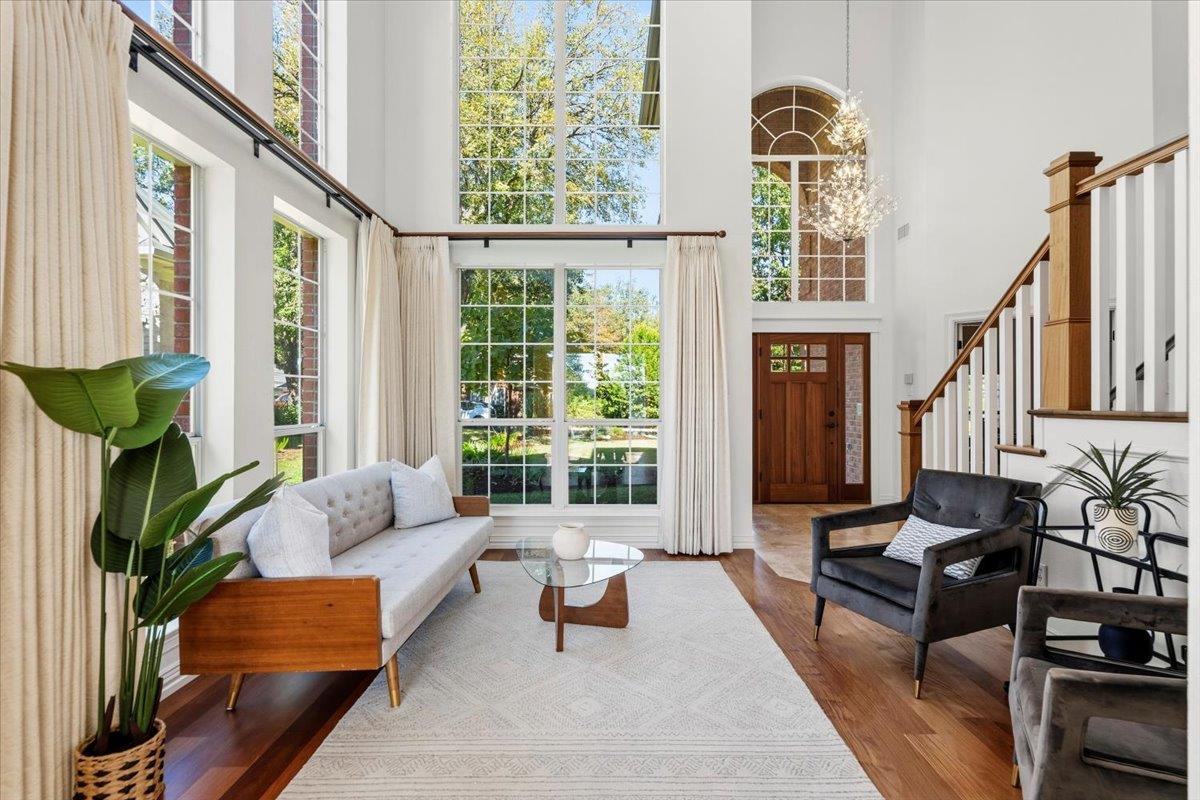 2707 Bartons Bluff LN