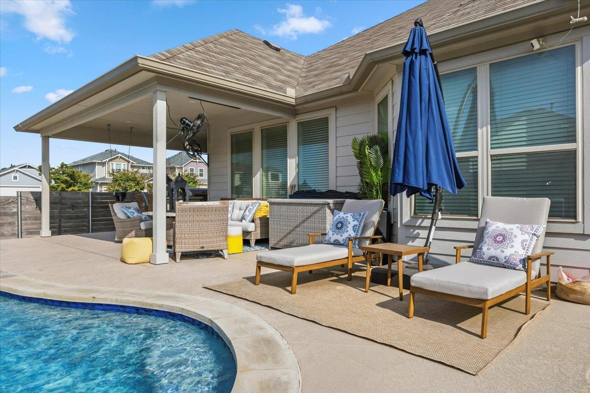 6401 Golden Bough LN, Pflugerville