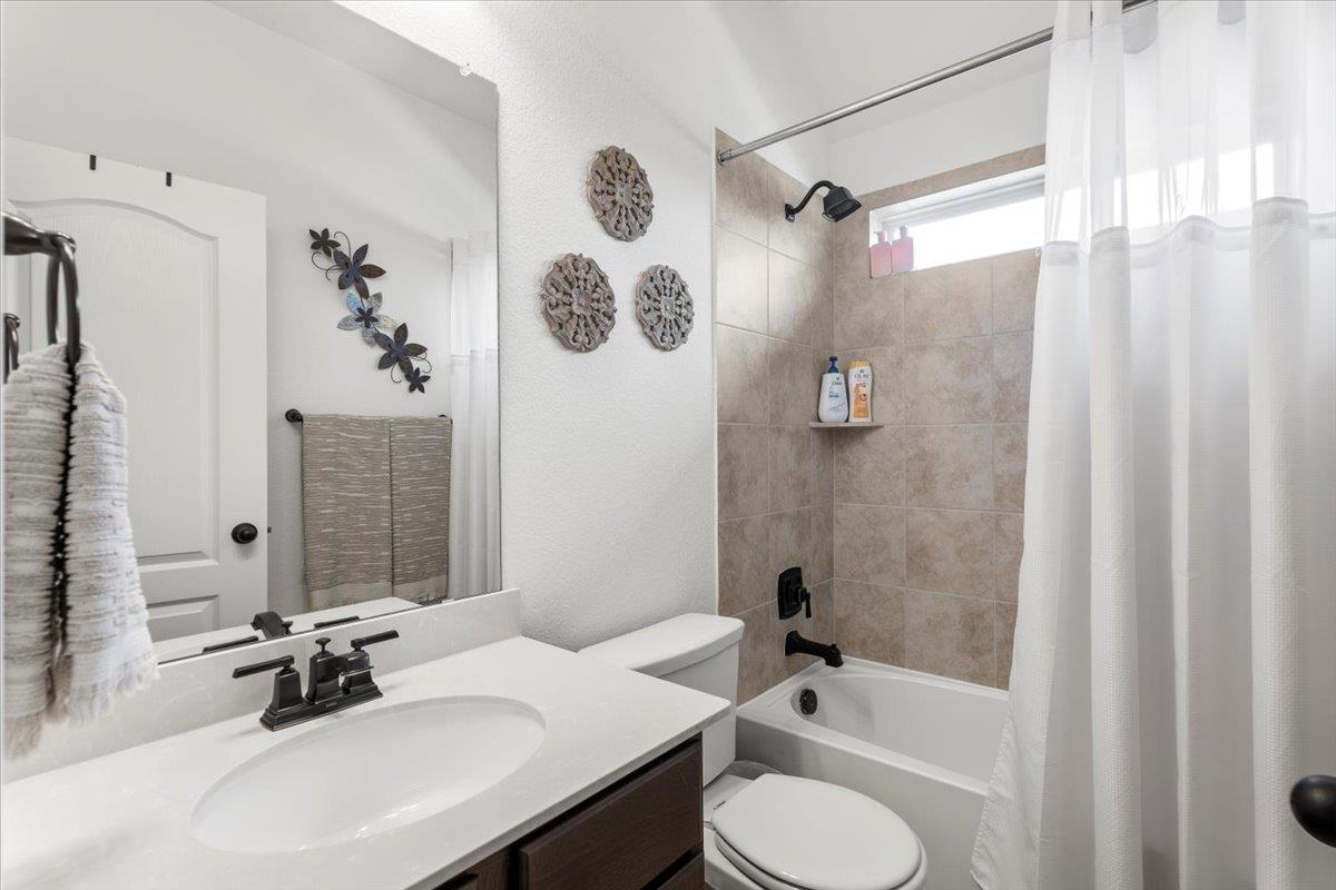 6401 Golden Bough LN, Pflugerville