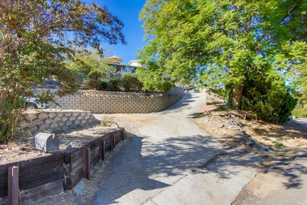 8910 Lakeview Road