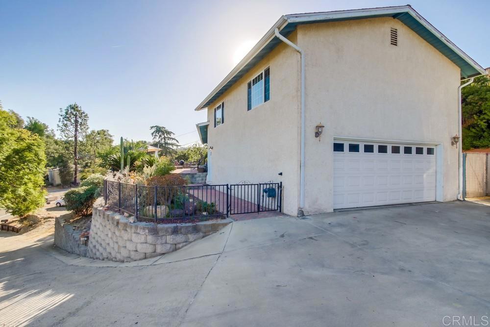 8910 Lakeview Road