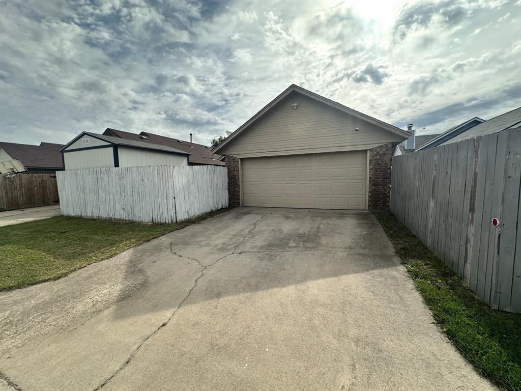 2131 Lonnie Lane