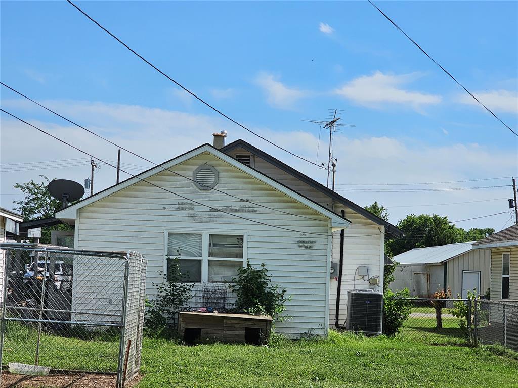 115 W Ash Street