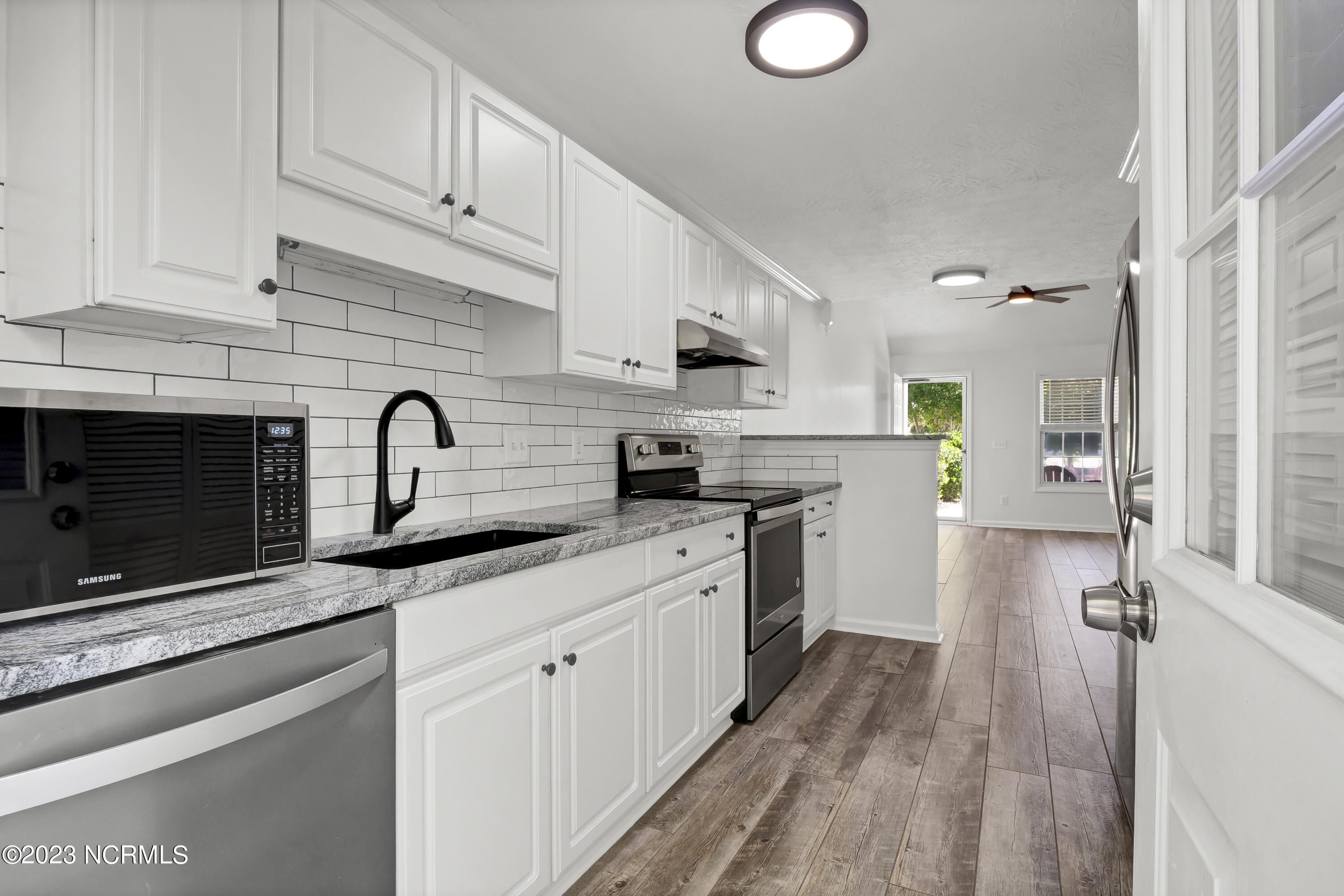 338 Emerald Cove Court Unit: 11