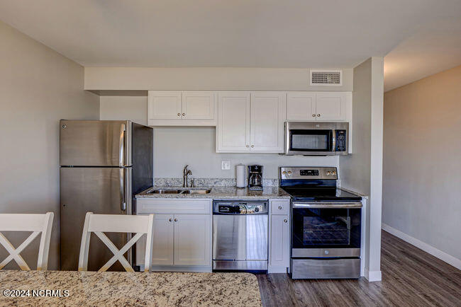 711 S Lumina Avenue Unit: 306