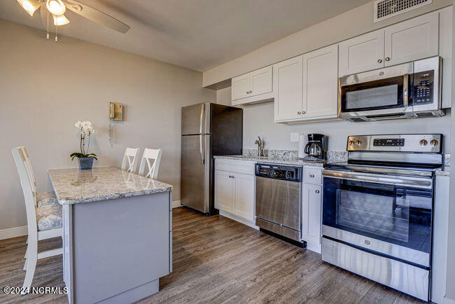 711 S Lumina Avenue Unit: 306