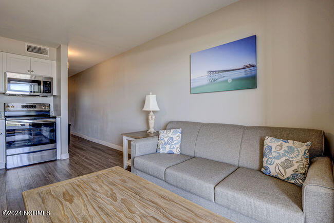 711 S Lumina Avenue Unit: 306