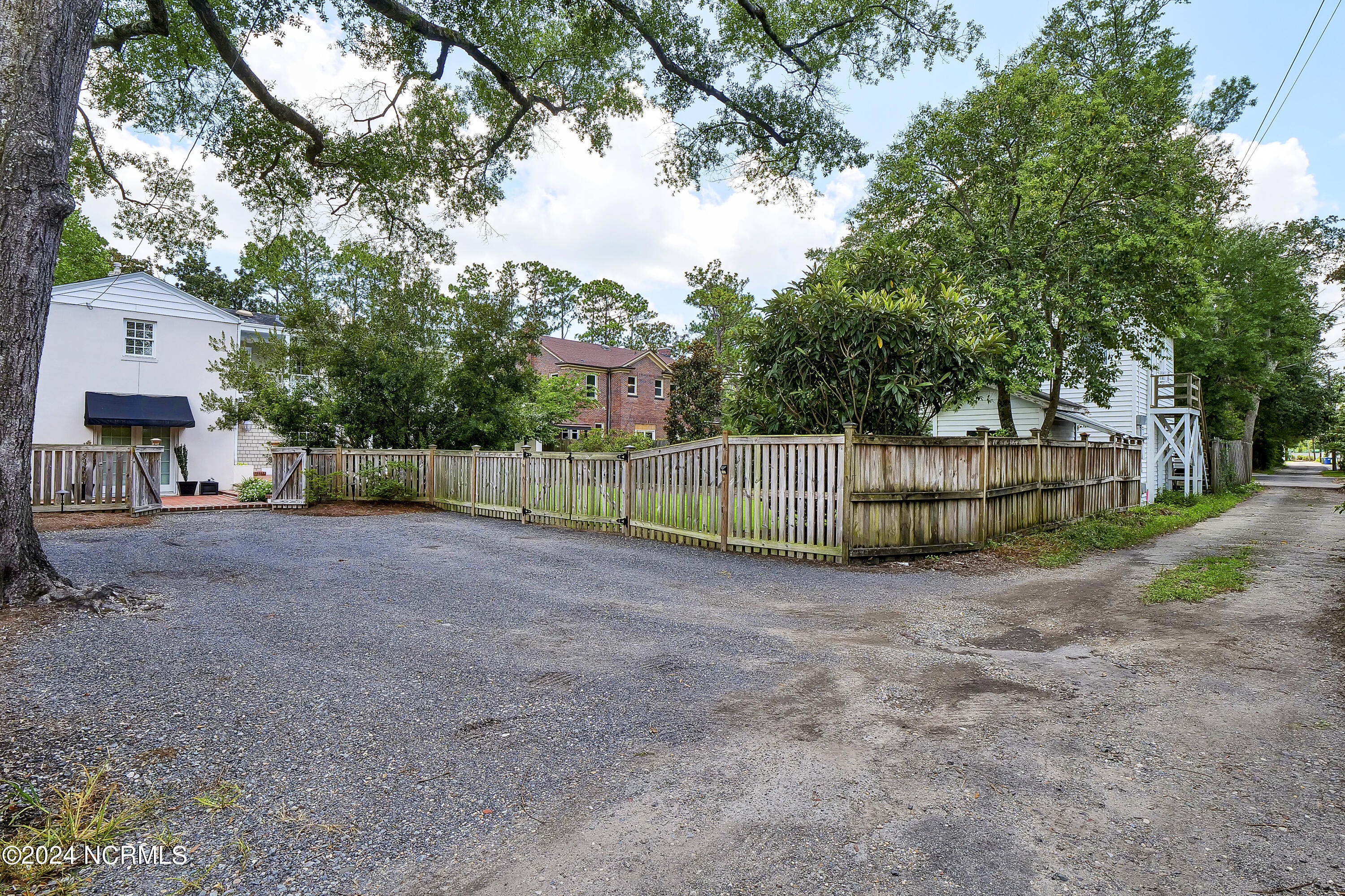 1322 Country Club Road