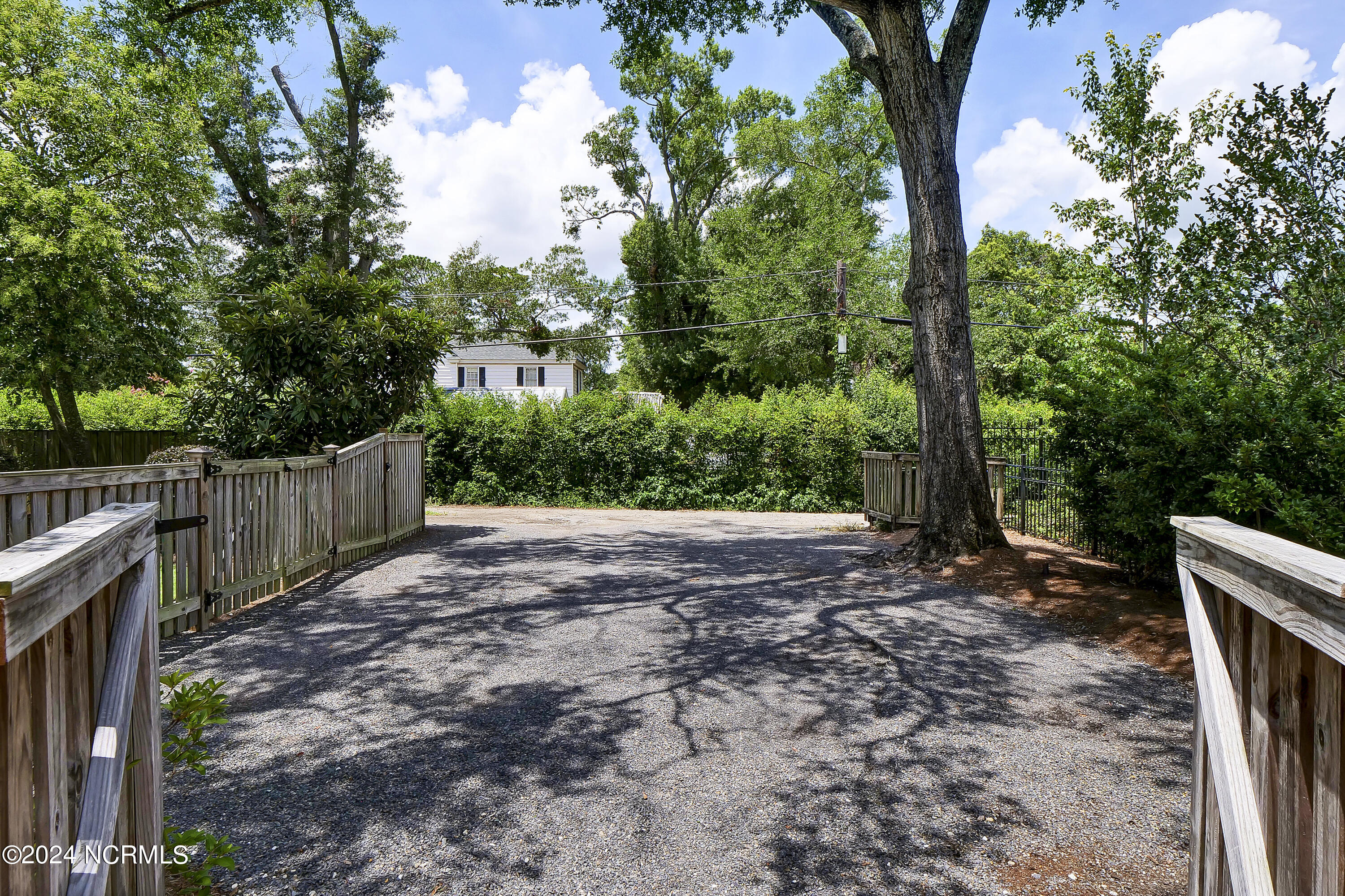 1322 Country Club Road