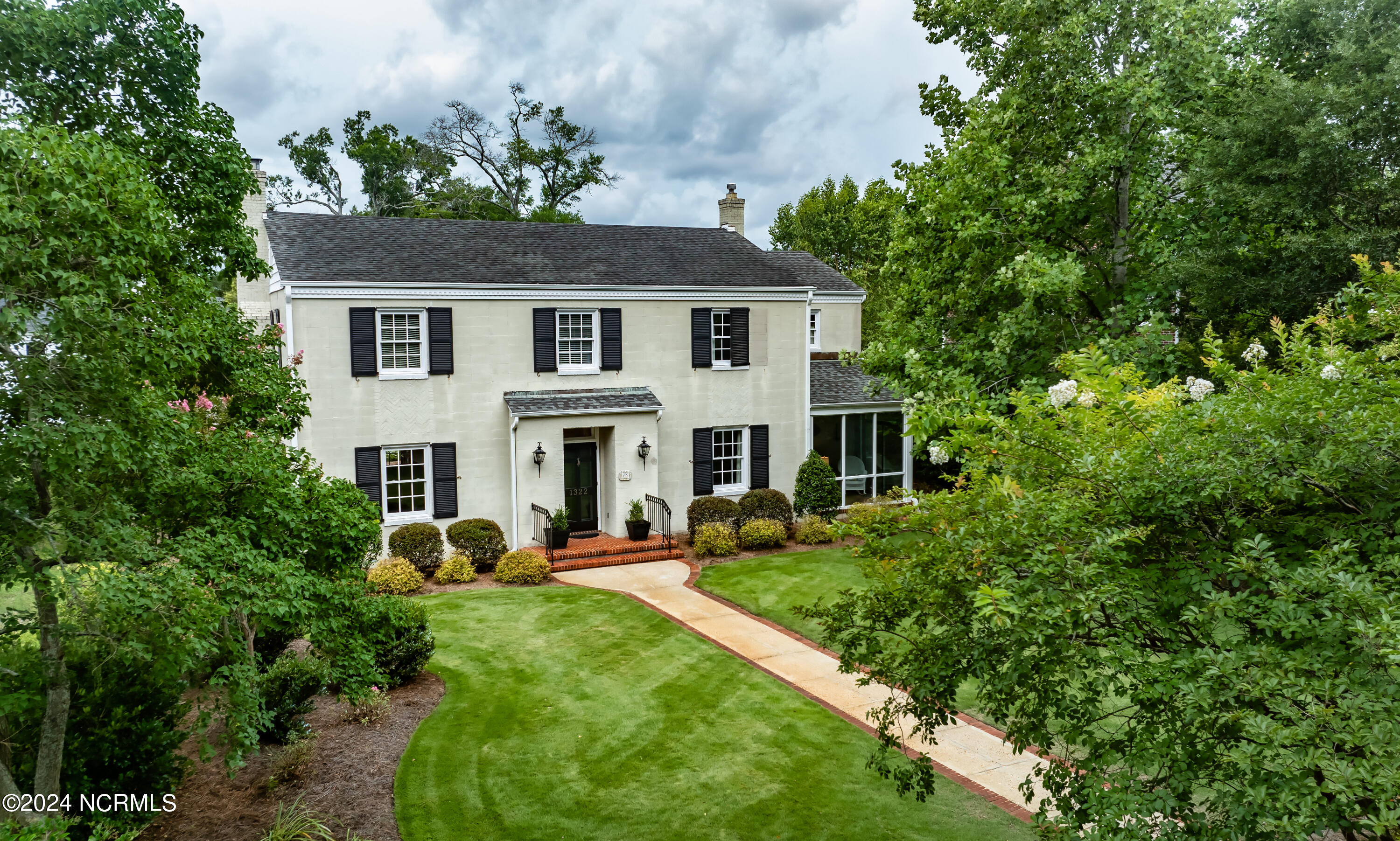 1322 Country Club Road