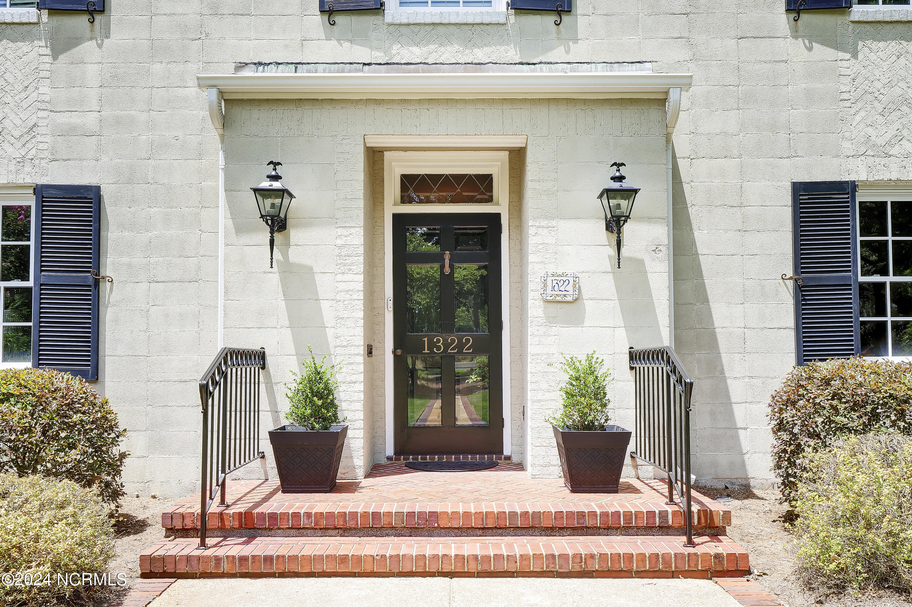 1322 Country Club Road